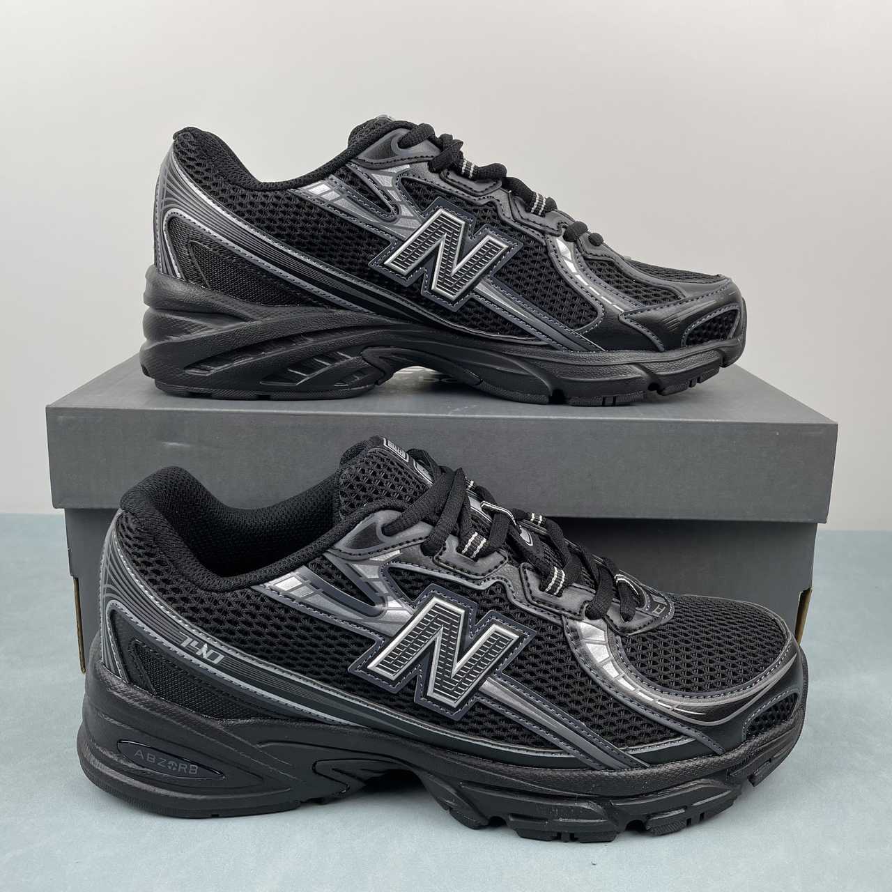 New Balance 740
