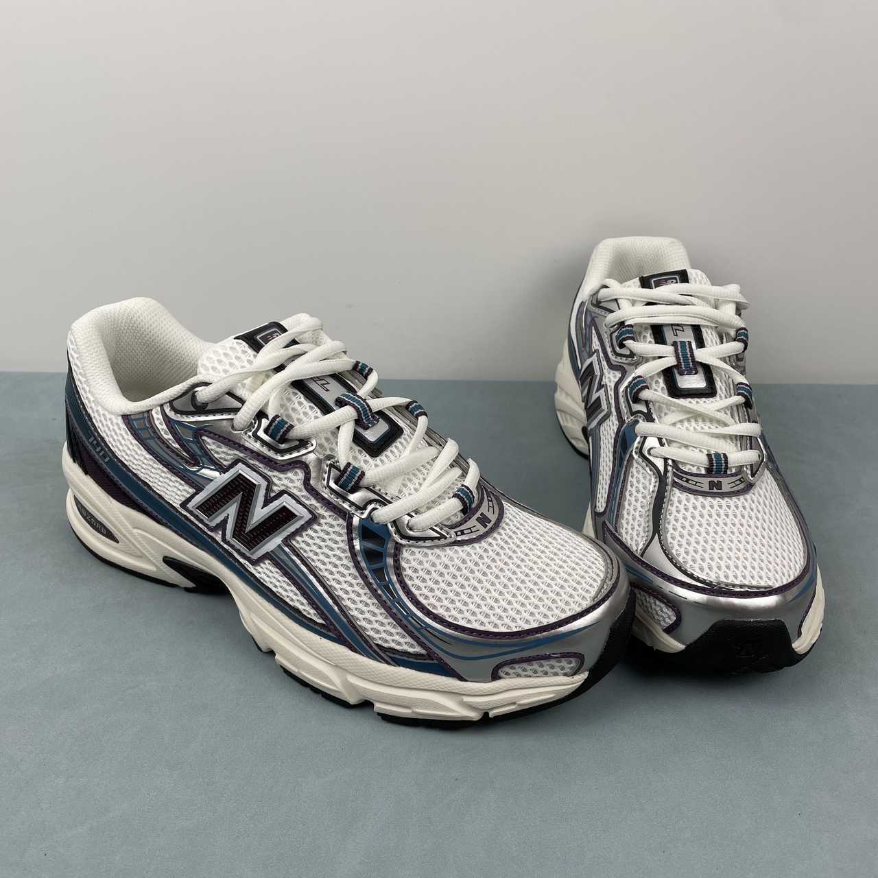New Balance 740