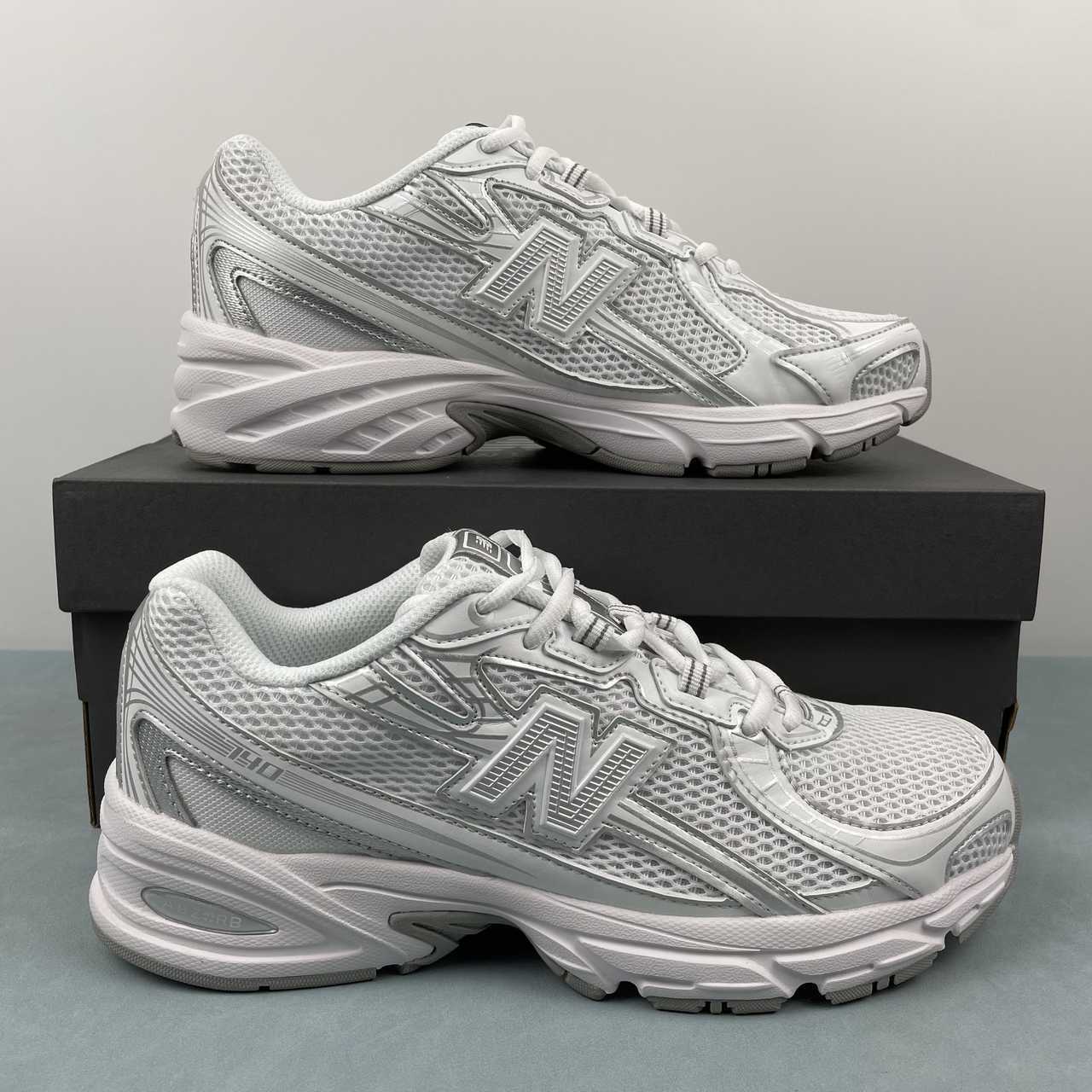 New Balance 740