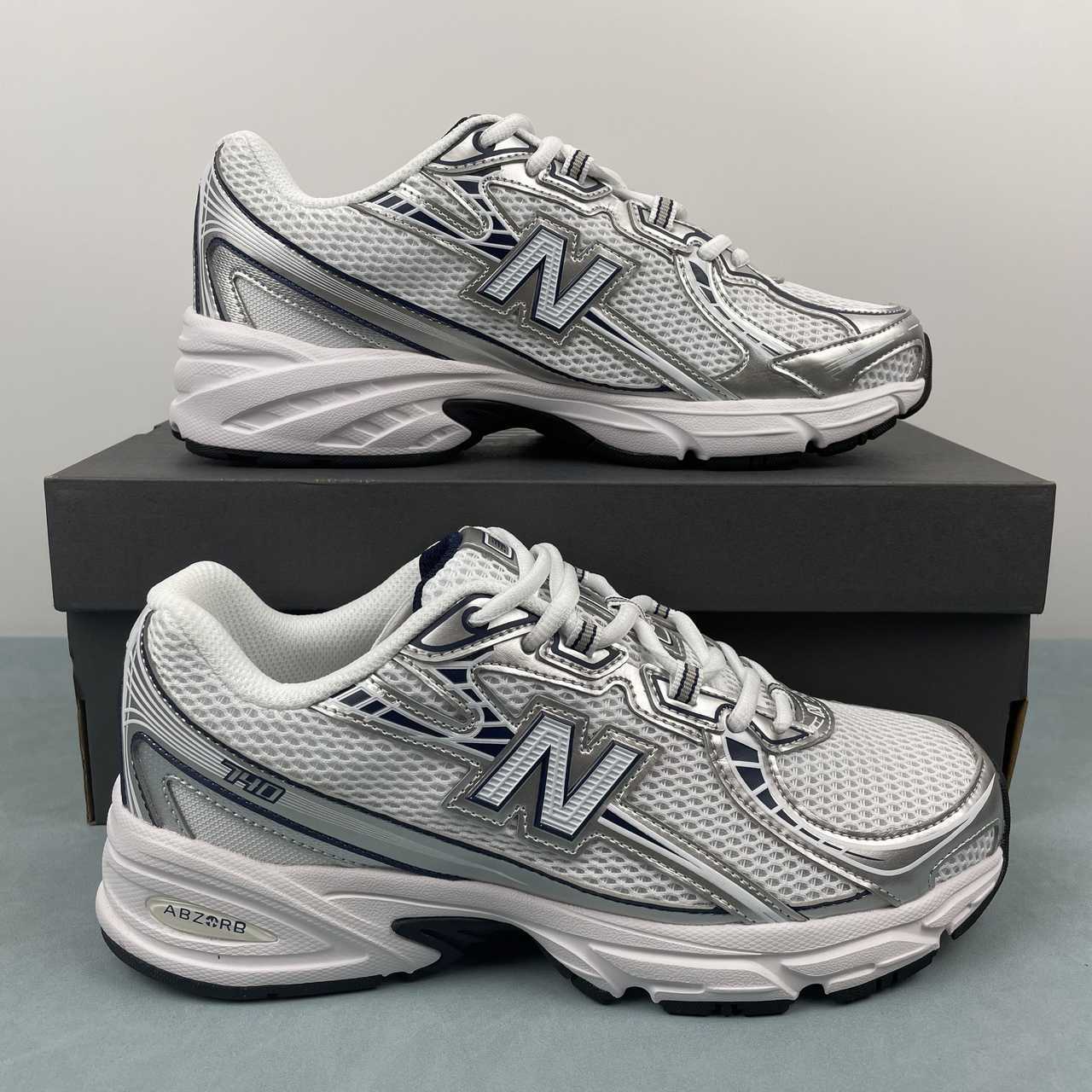 New Balance 740