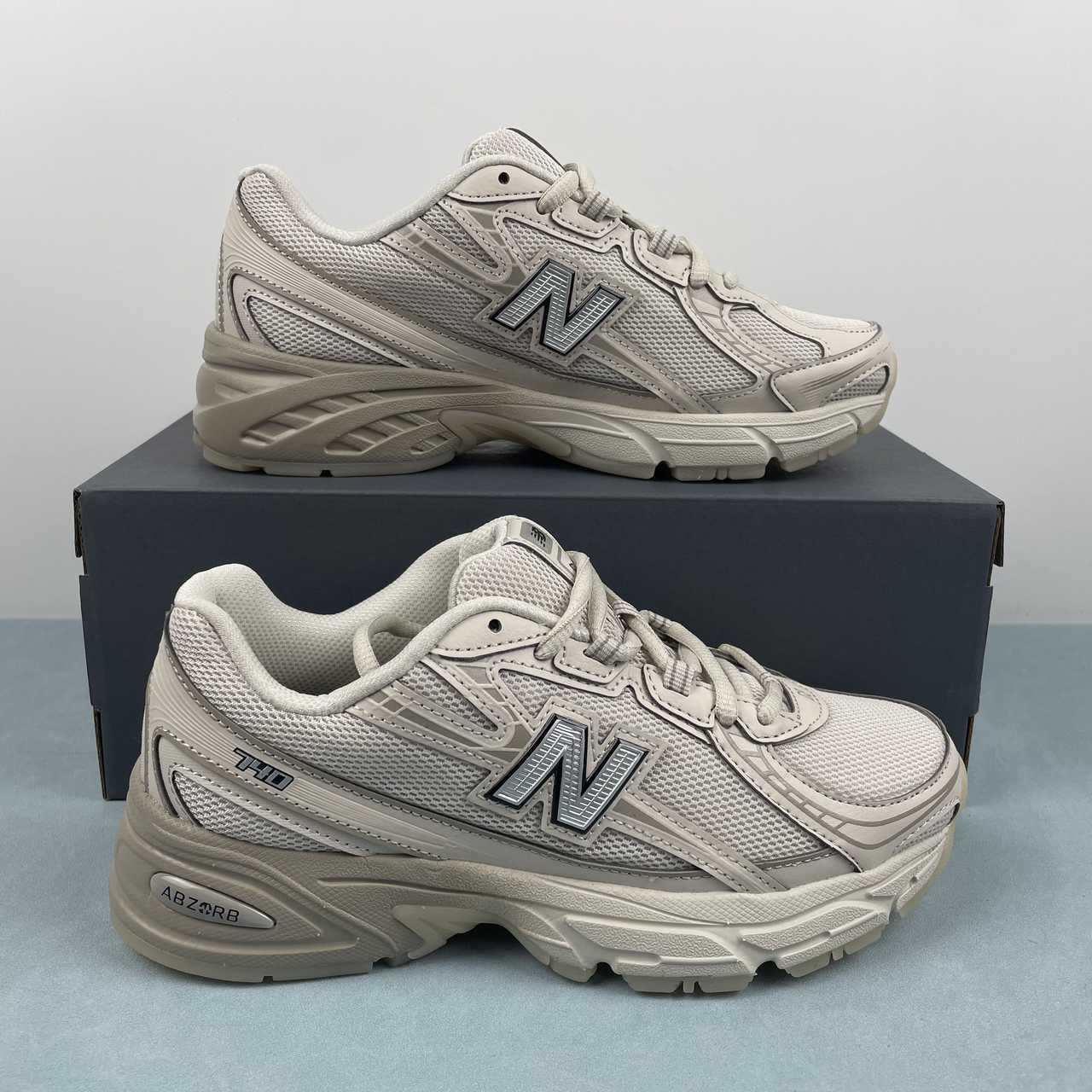 New Balance 740