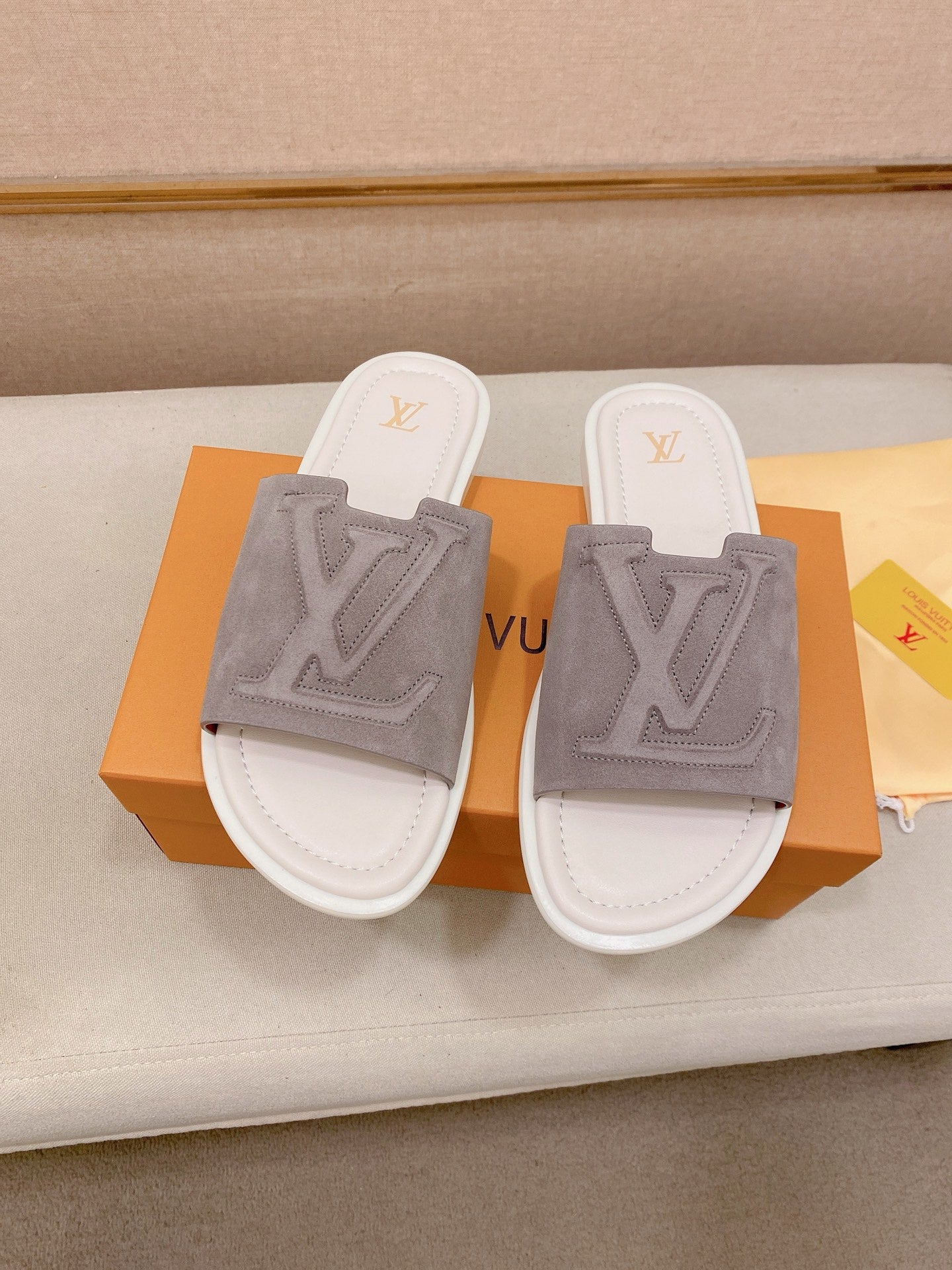 Louis Vuitton Chinelos