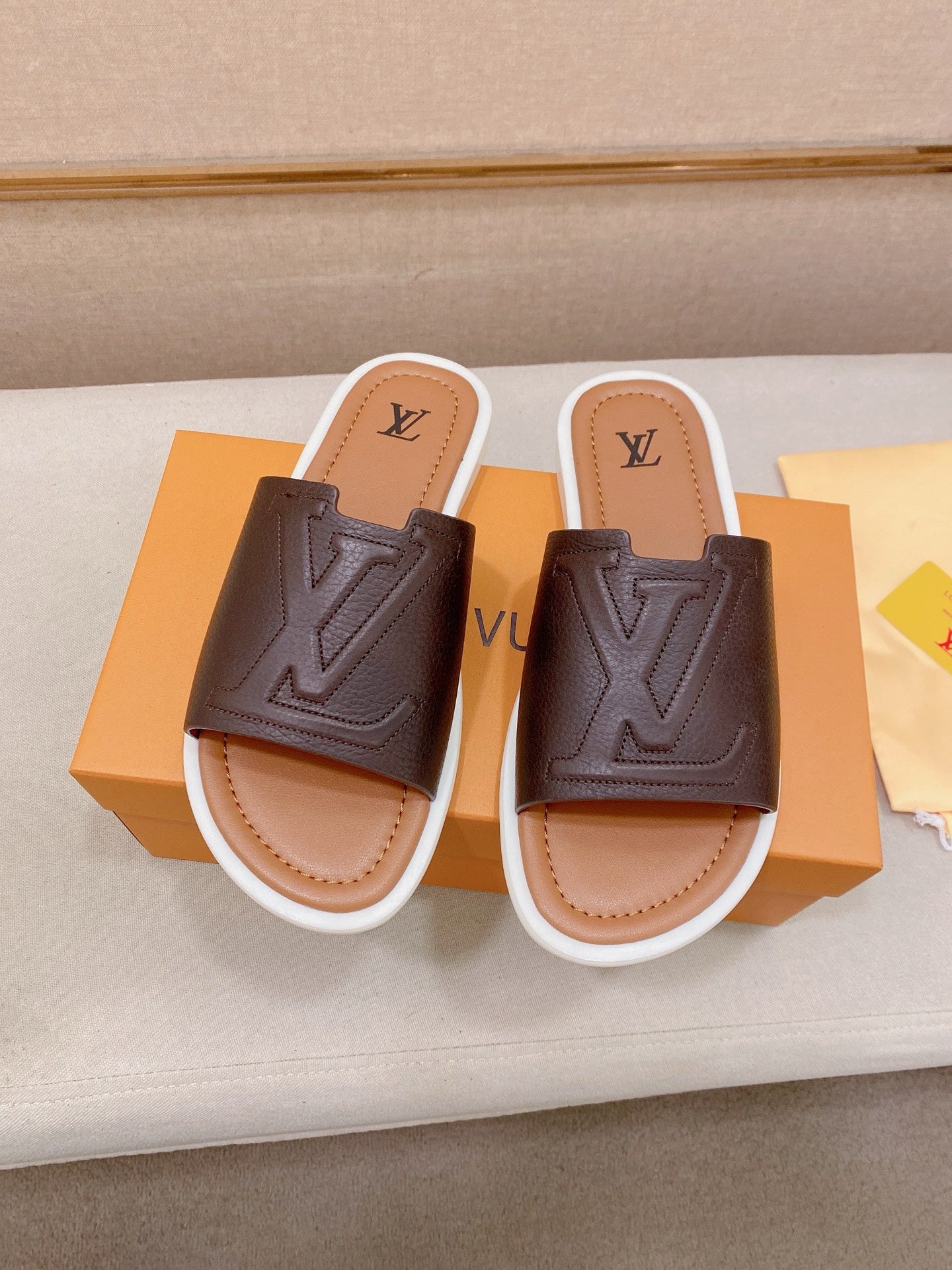 Louis Vuitton Chinelos