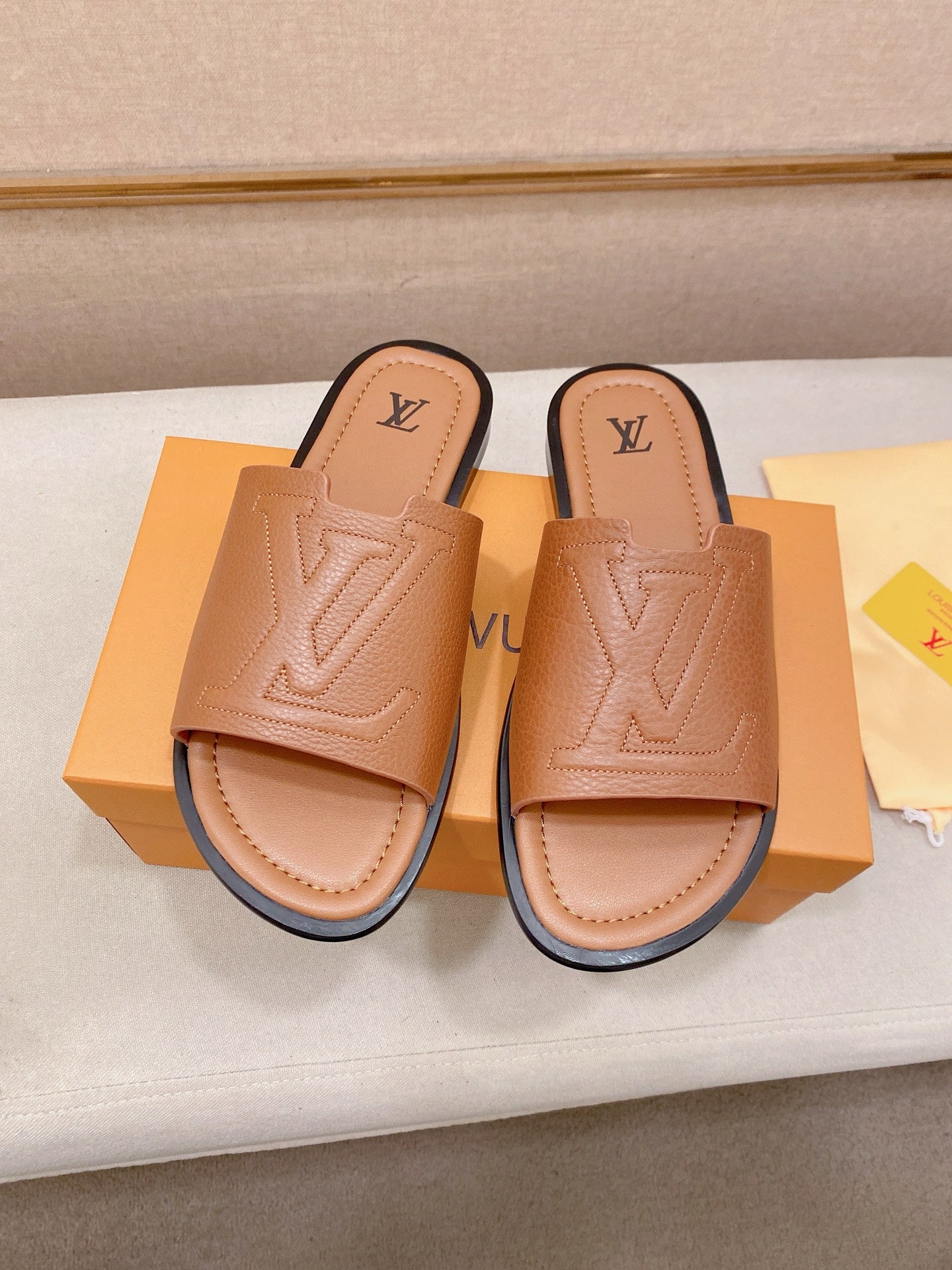 Louis Vuitton Chinelos