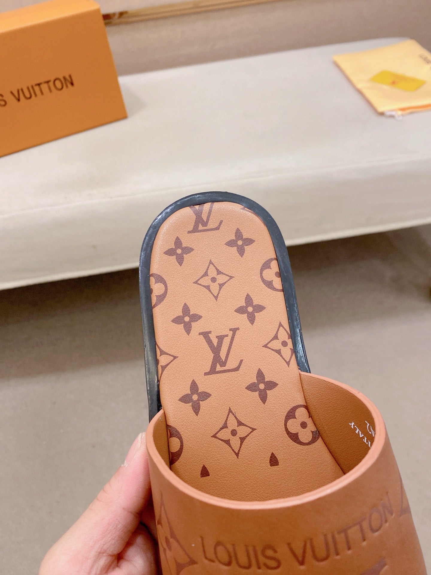 Louis Vuitton Chinelos