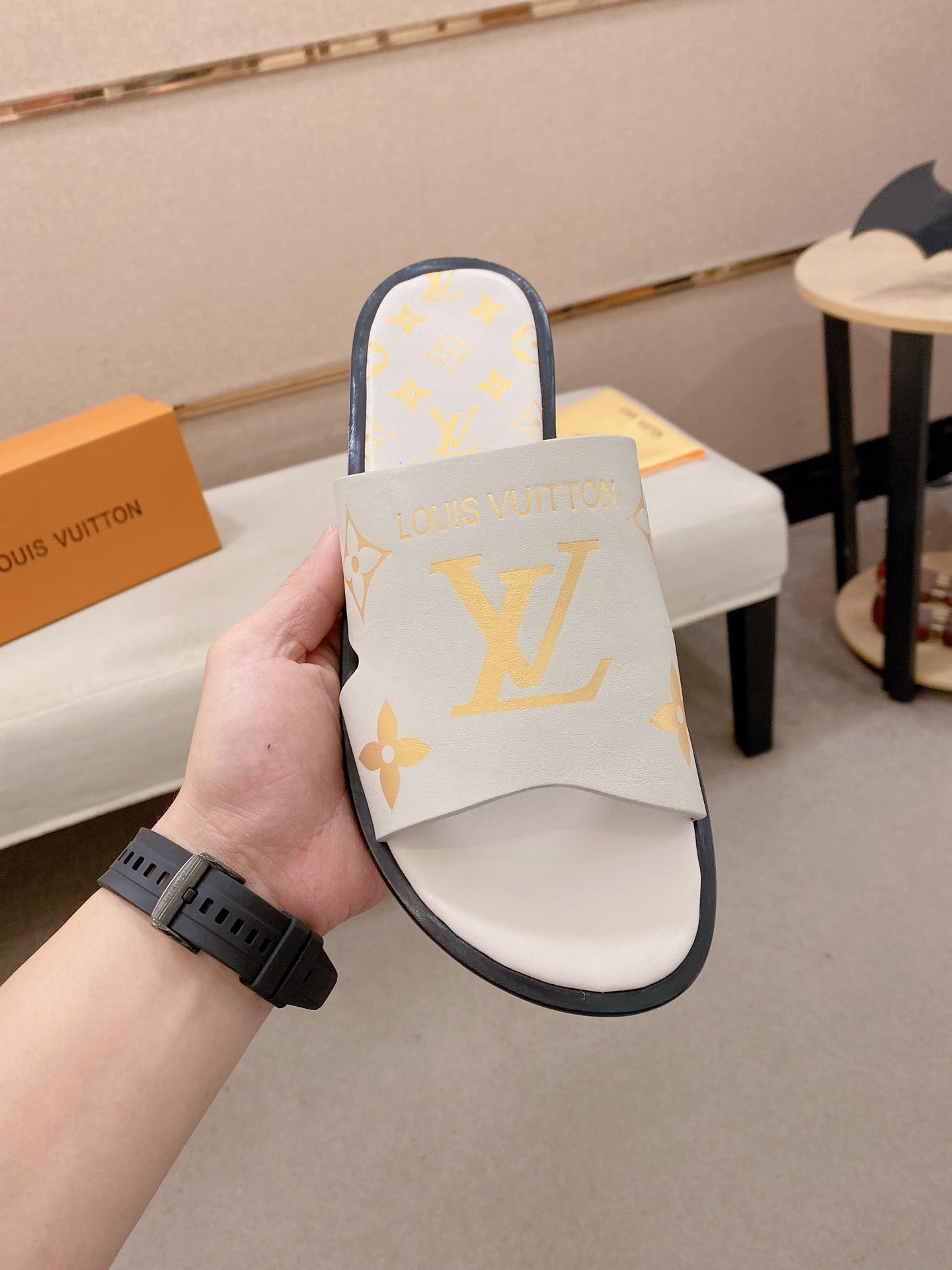 Louis Vuitton Chinelos