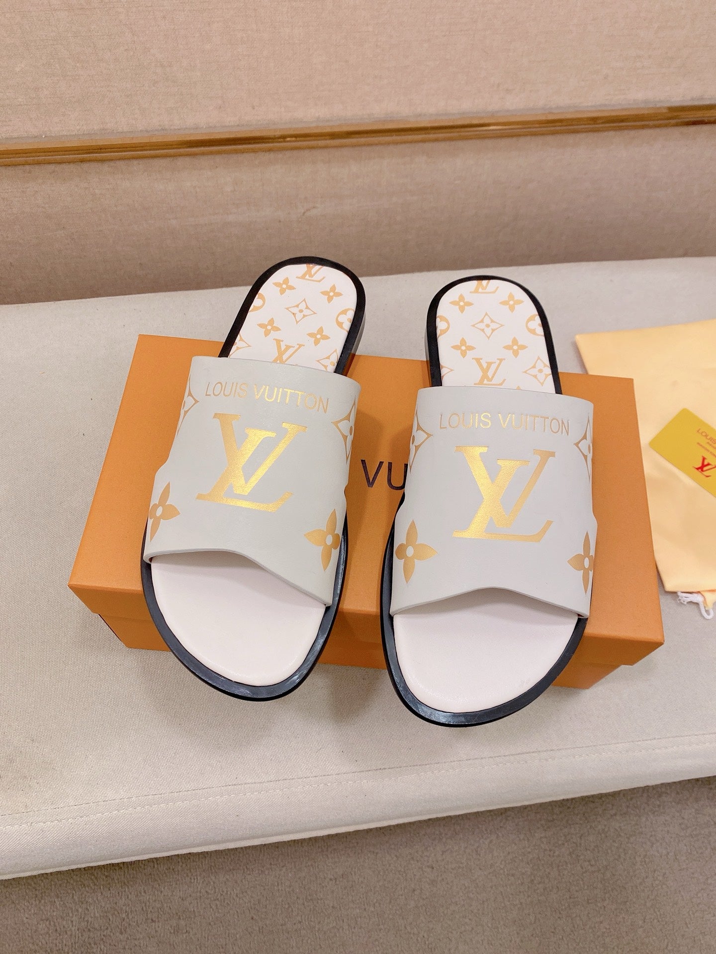 Louis Vuitton Chinelos