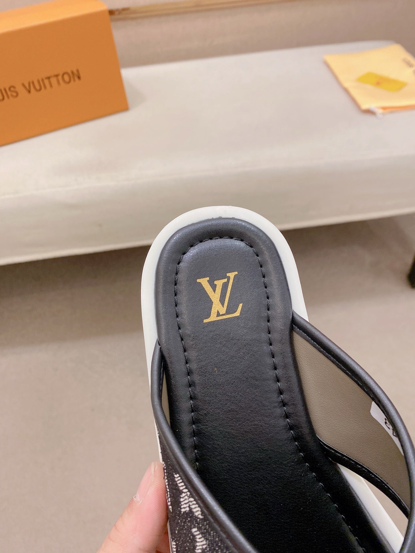 Louis Vuitton Chinelos