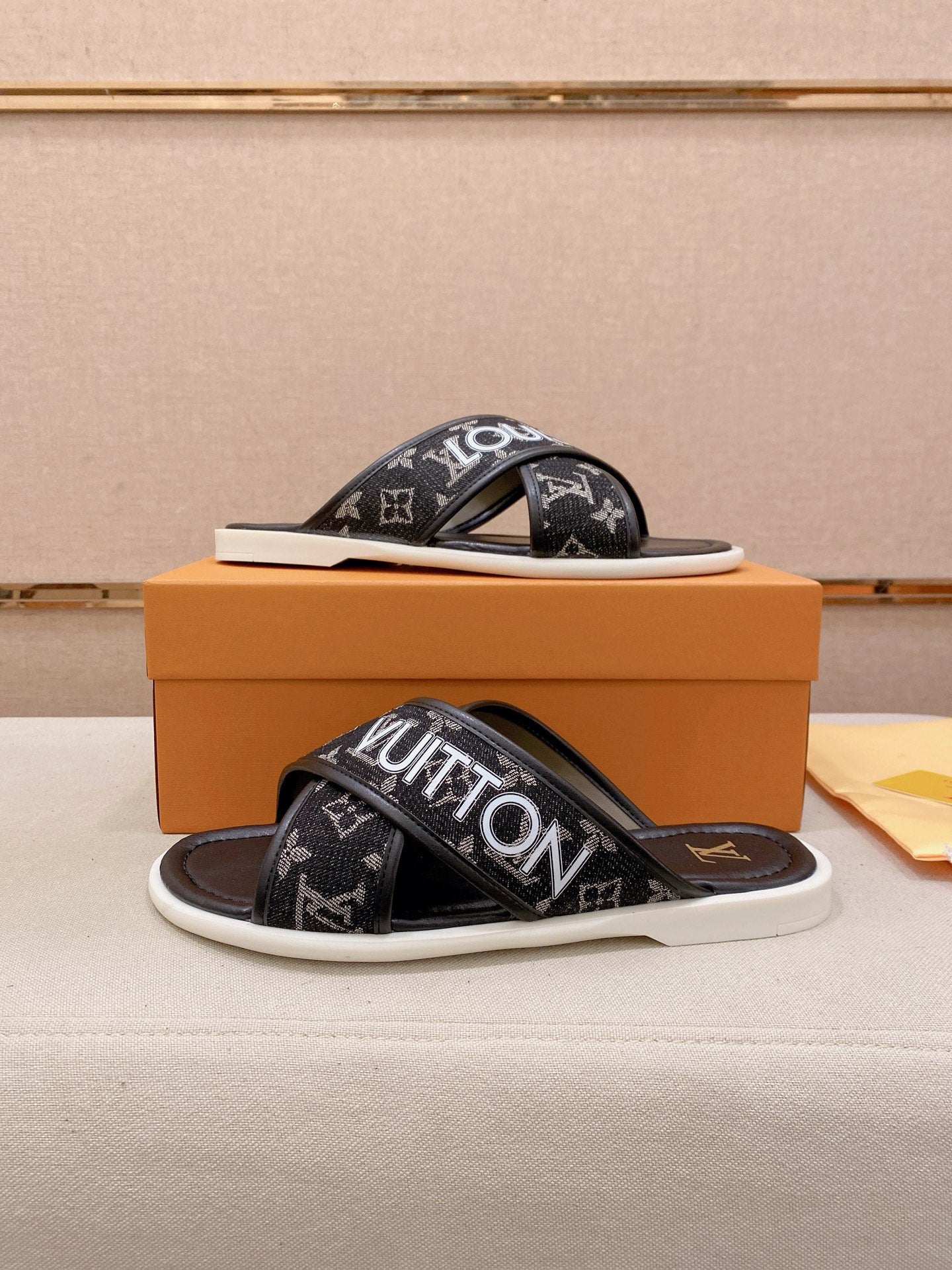 Louis Vuitton Chinelos