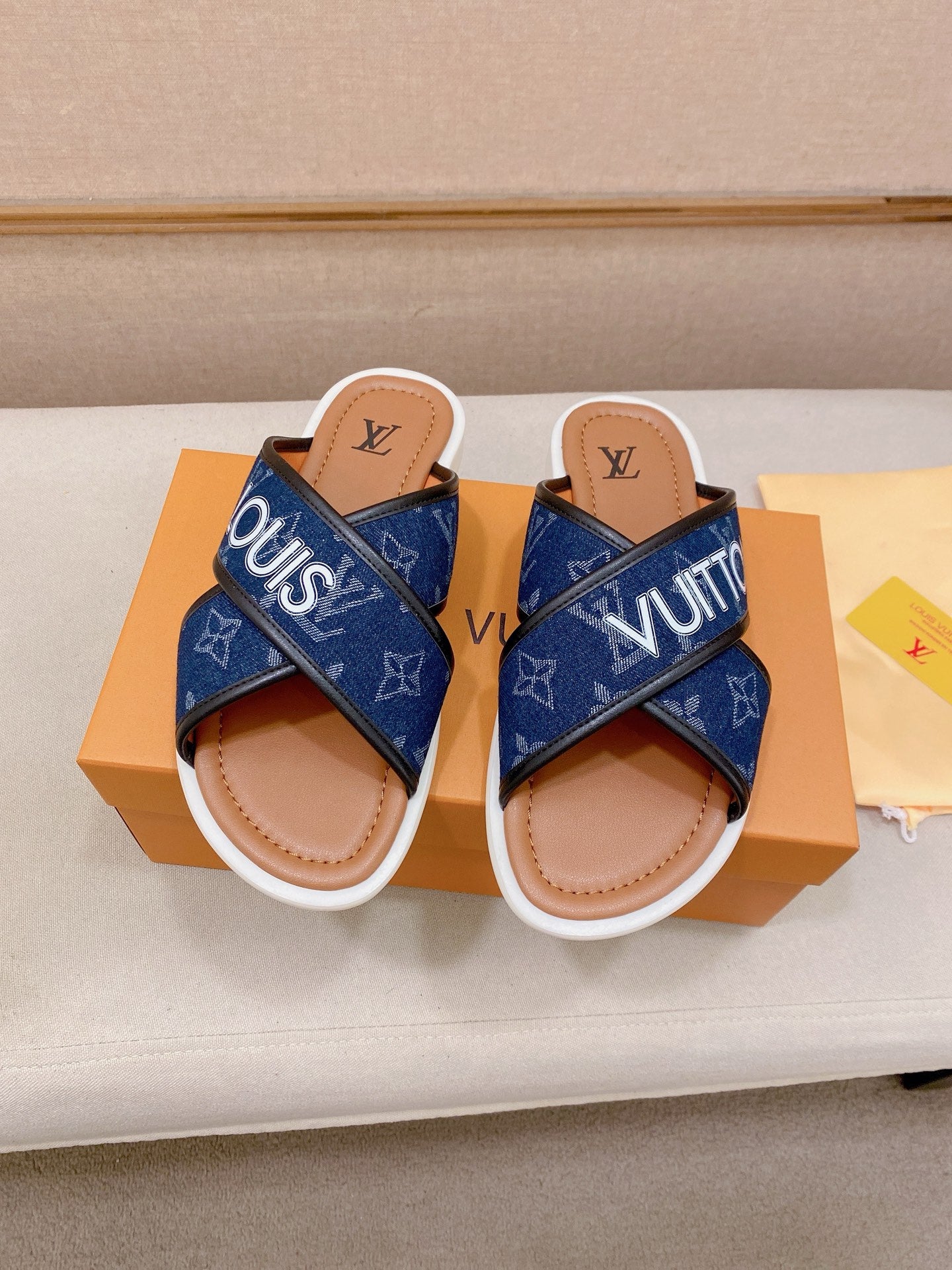 Louis Vuitton Chinelos