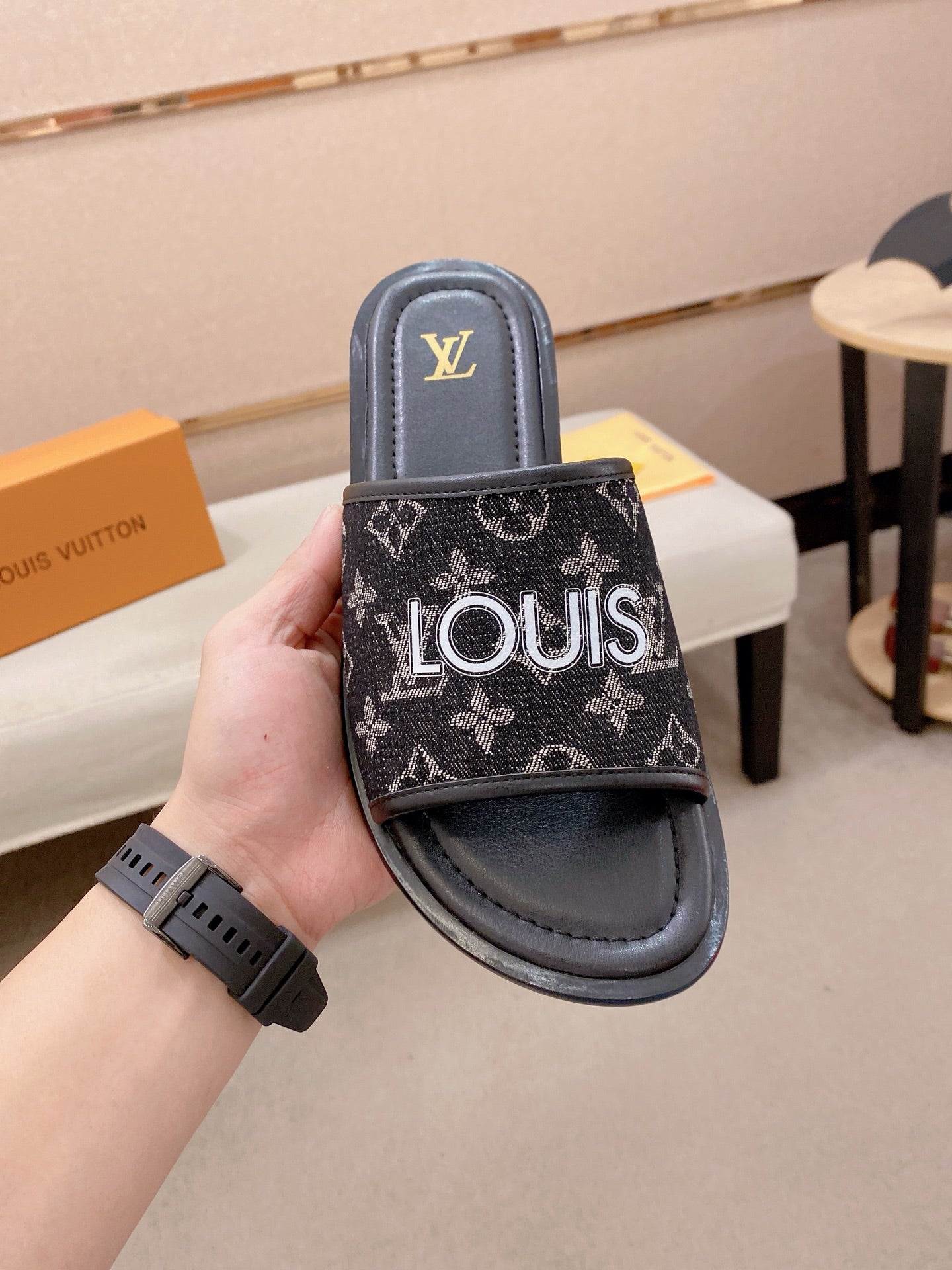 Louis Vuitton Chinelos