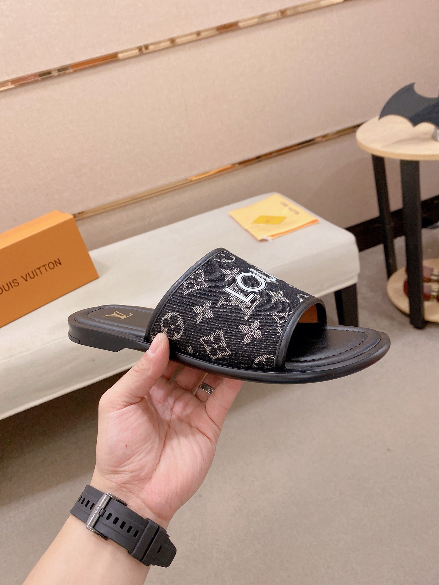 Louis Vuitton Chinelos