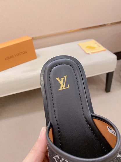 Louis Vuitton Chinelos