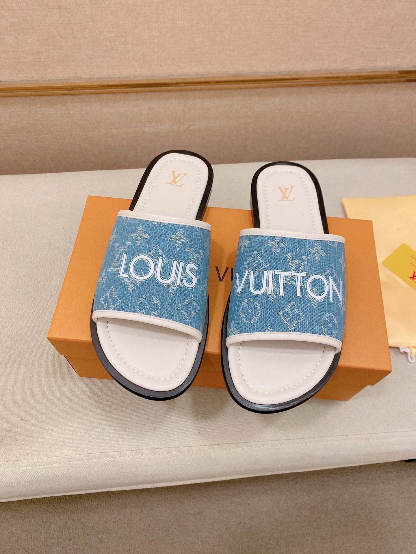 Louis Vuitton Chinelos