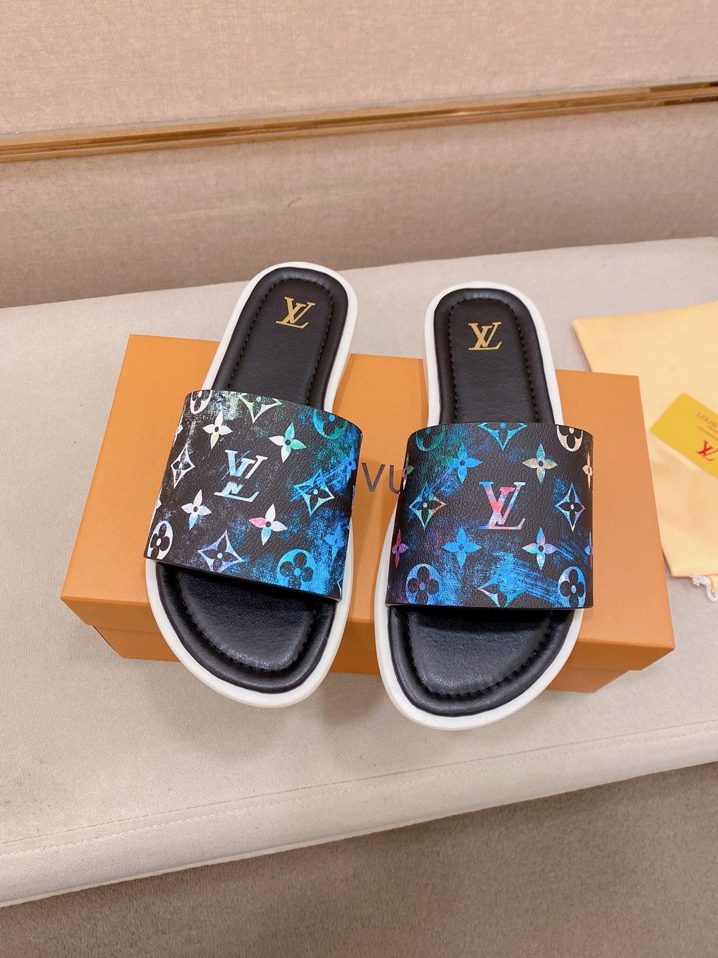 Louis Vuitton Chinelos