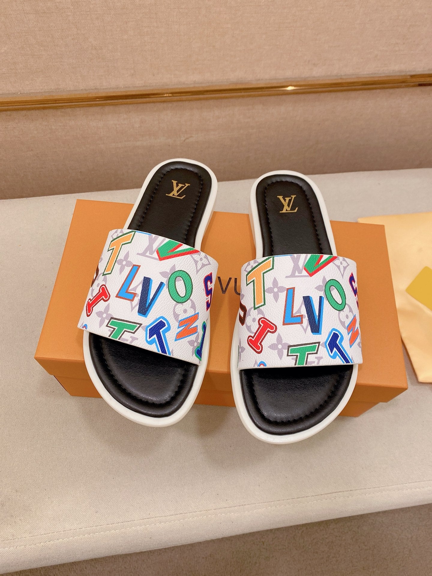 Louis Vuitton Chinelos