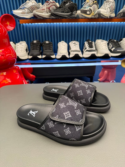 Louis Vuitton Chinelos