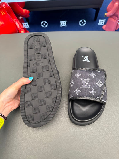 Louis Vuitton Chinelos