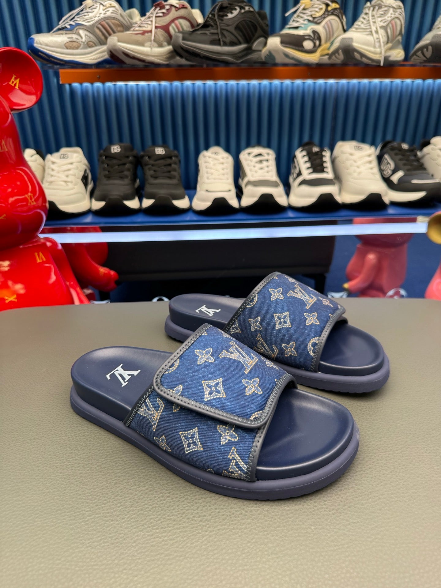 Louis Vuitton Chinelos